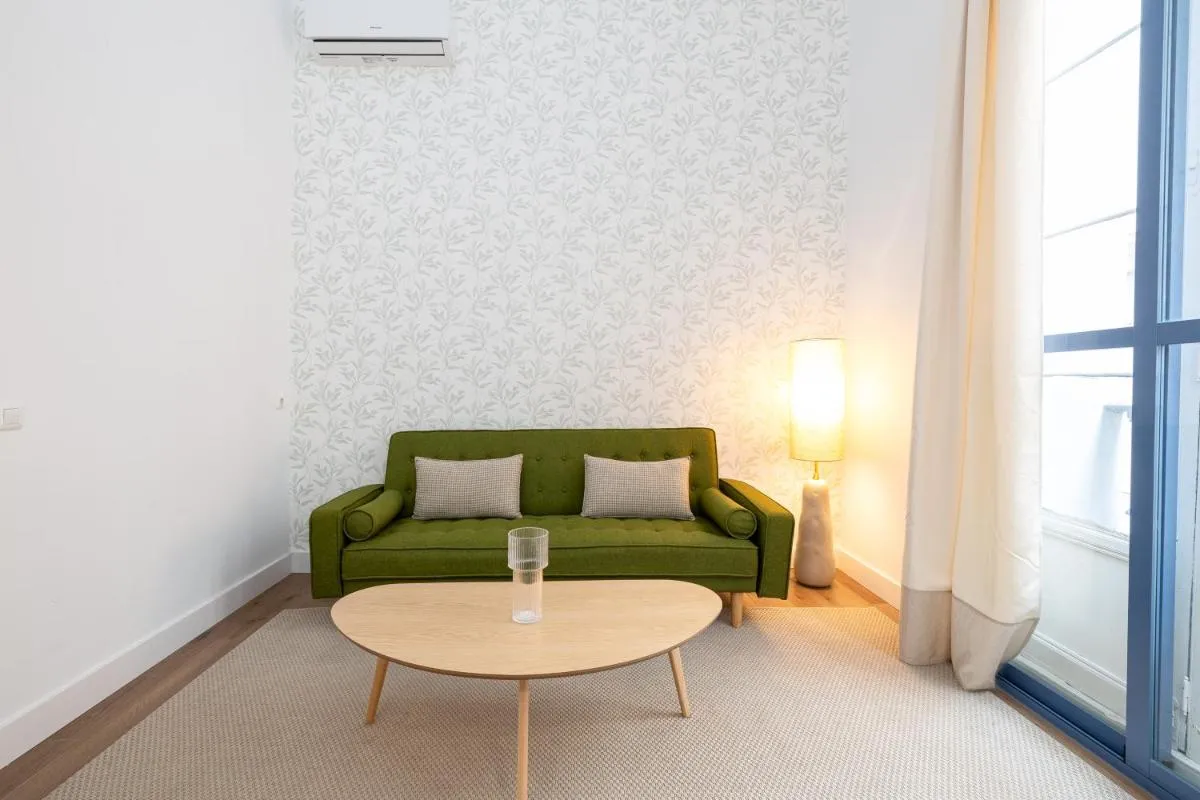 Image 3 of Modern & Spacious -1Bedroom-Center