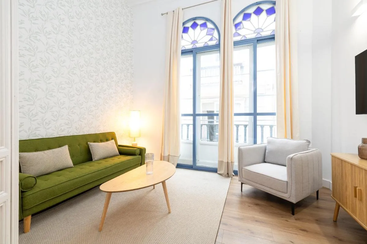 Image 5 of Modern & Spacious -1Bedroom-Center