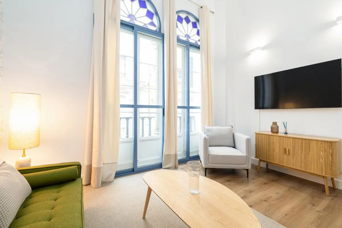 Image 1 of Modern & Spacious -1Bedroom-Center