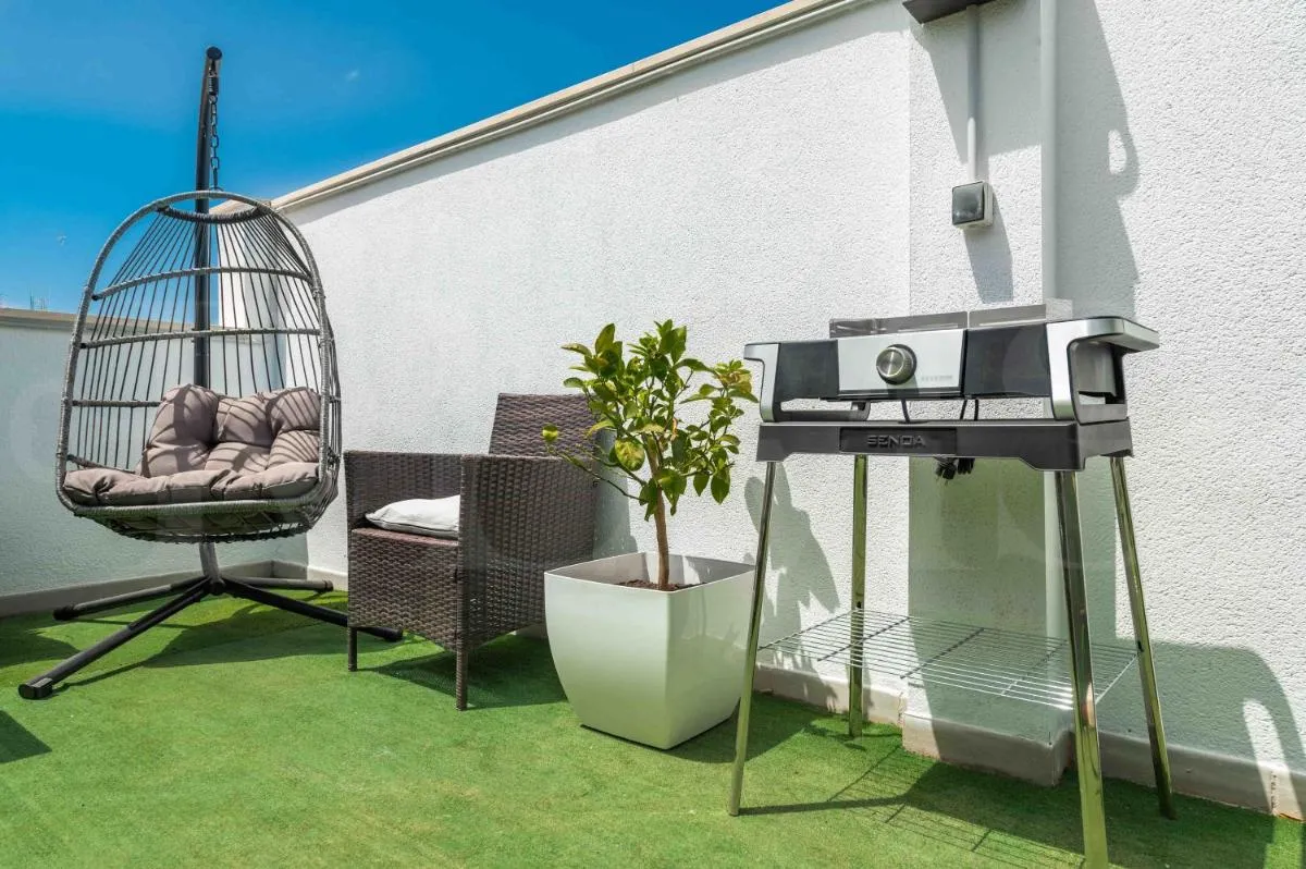 Image 6 of Modern Studio with Private Rooftop Terrace by REMS