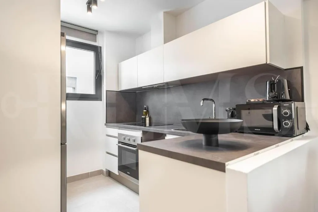 Image 4 of Modern apartment with patio & parking by REMS