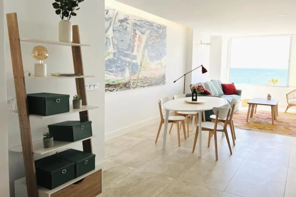 Image 3 of Moderno y completo apartamento frente al mar