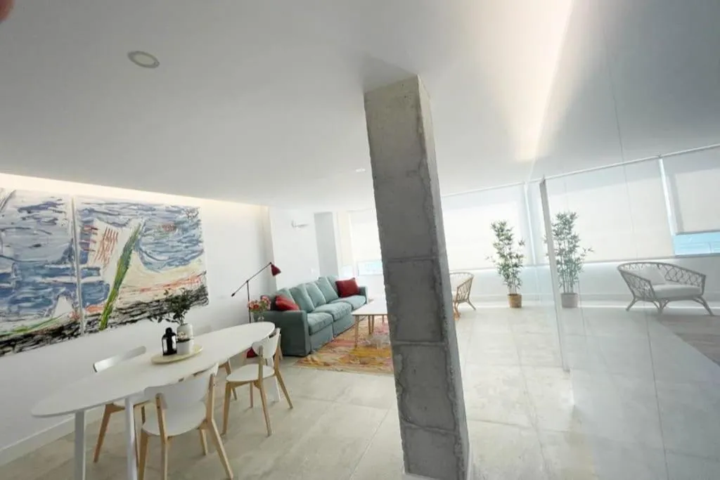 Image 4 of Moderno y completo apartamento frente al mar