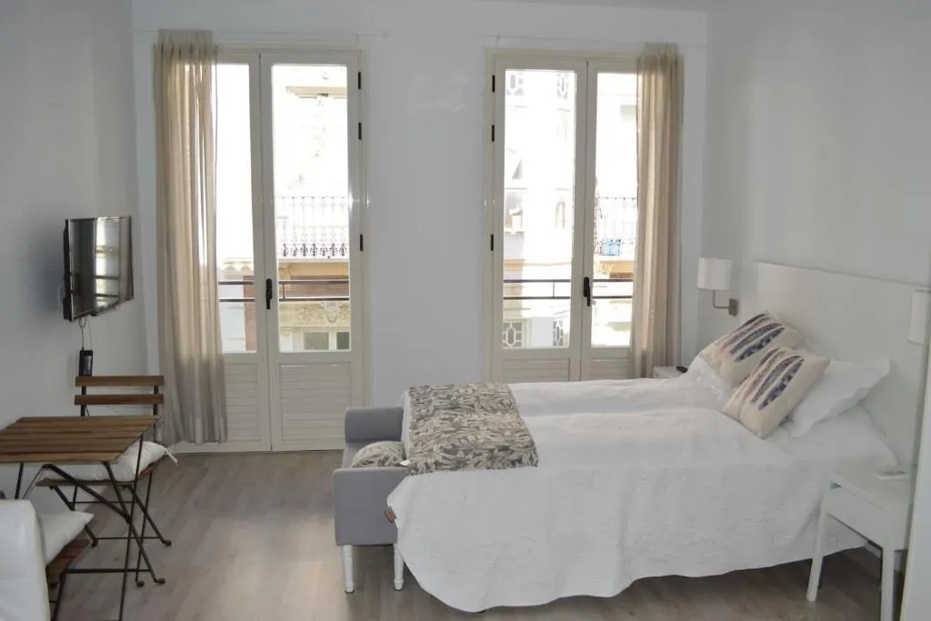 Image of Modern studio flat close to Plaza Merced