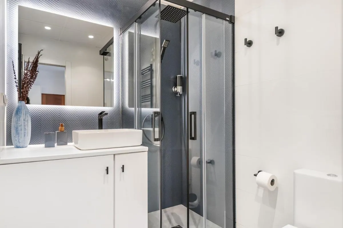 Image 2 of Modern & stylish 3BR in the heart of Malaga by REMS
