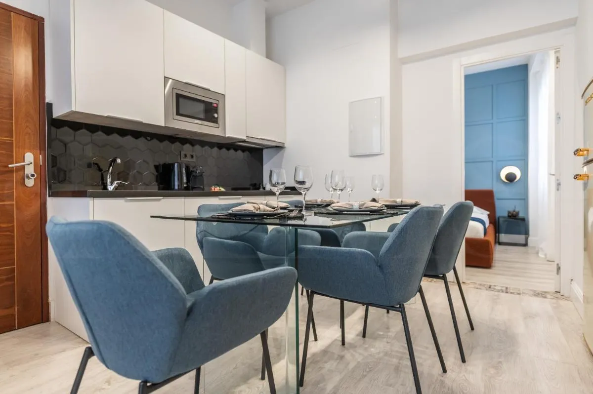 Image 3 of Modern & stylish 3BR in the heart of Malaga by REMS