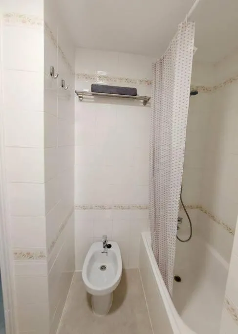 Image 4 of Nice flat close to the centre