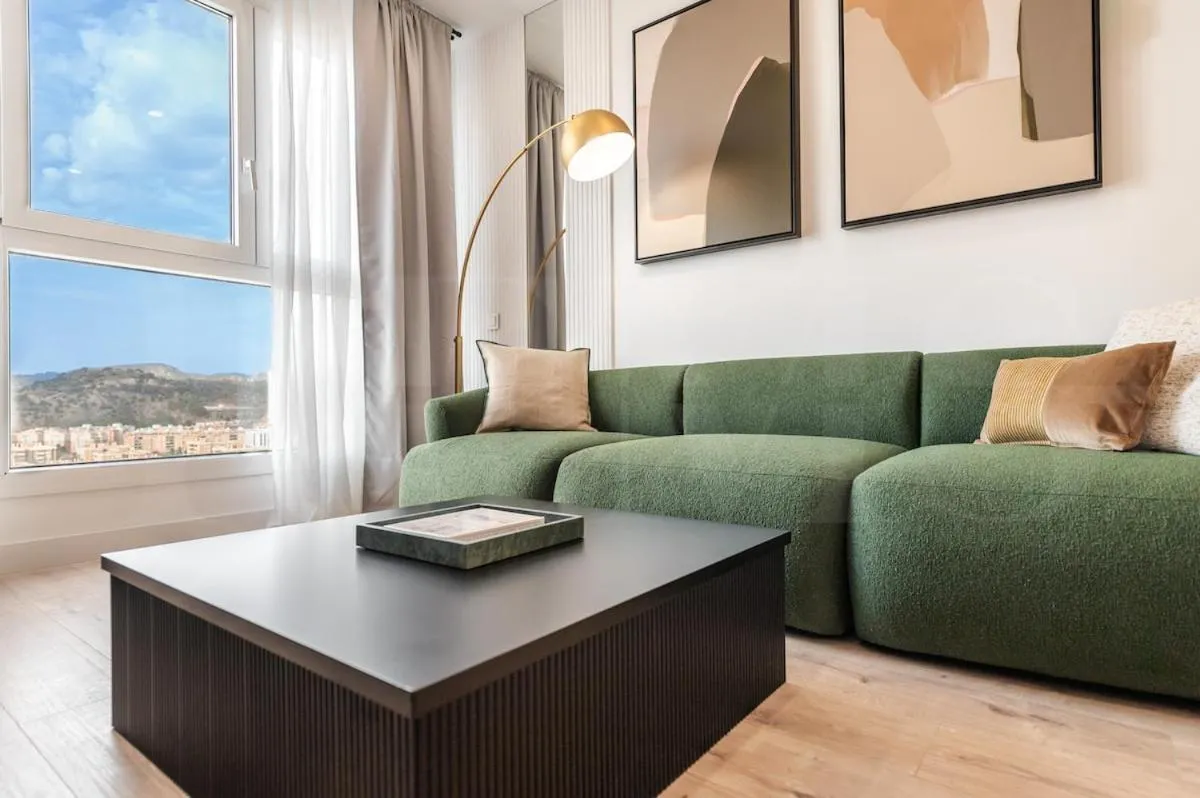 Image 4 of Panoramic skyrise on the 20th floor by REMS