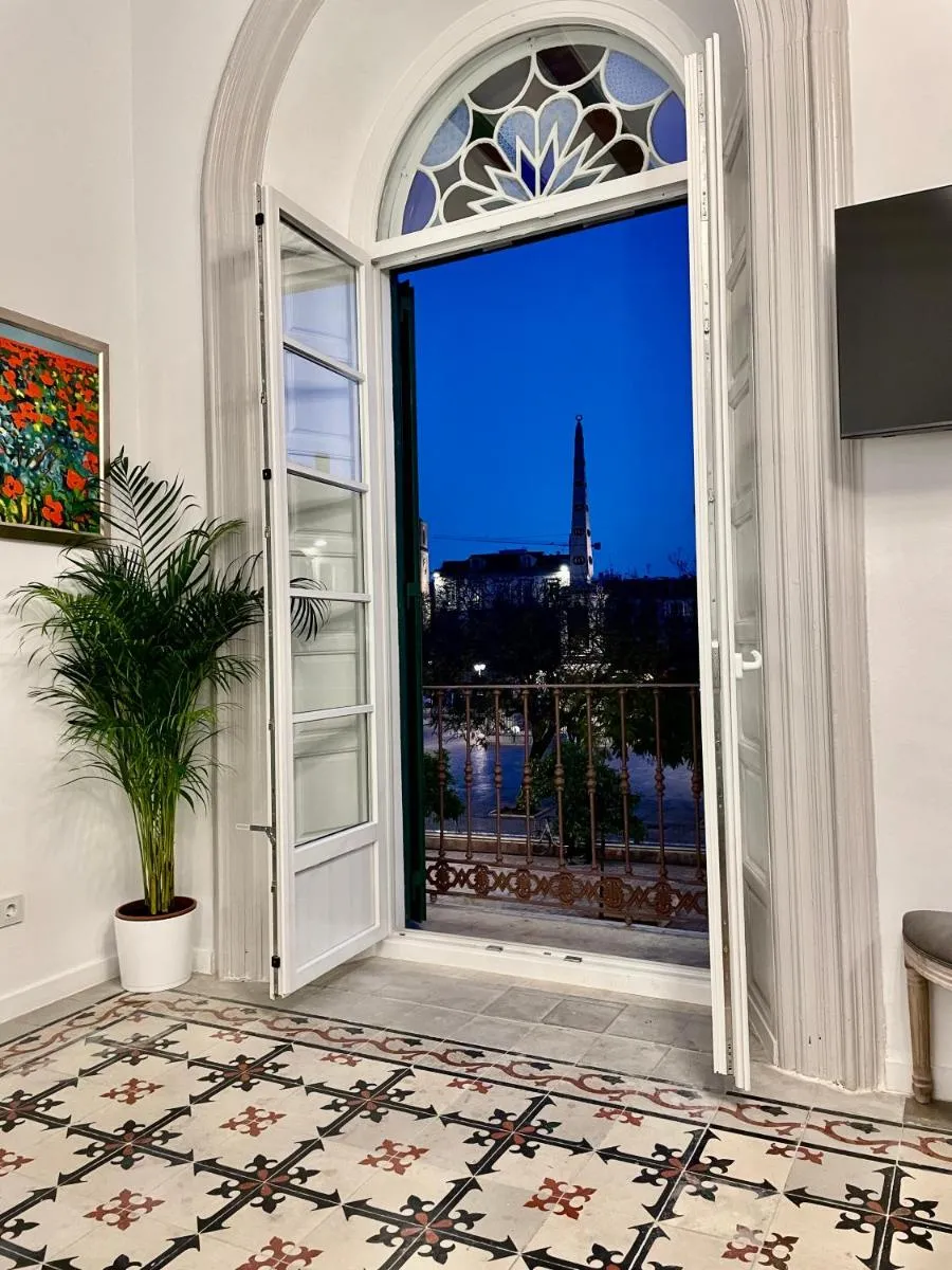Image 3 of Picasso’s Deluxe Puerta Verde