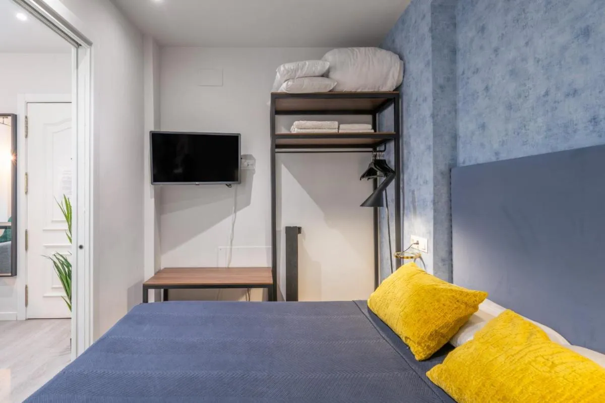 Image 1 of Pineapple Suite