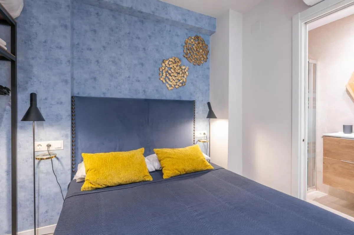 Image 5 of Pineapple Suite
