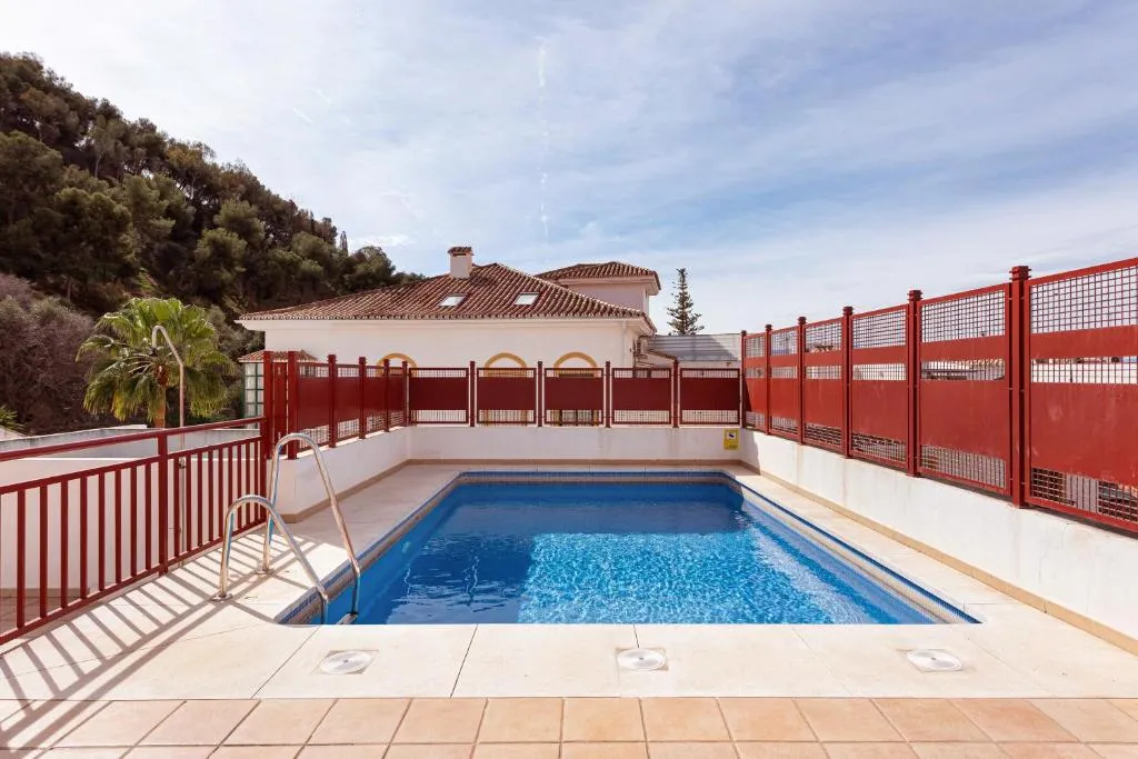 Image of Piscina, patio privado y aparcamiento
