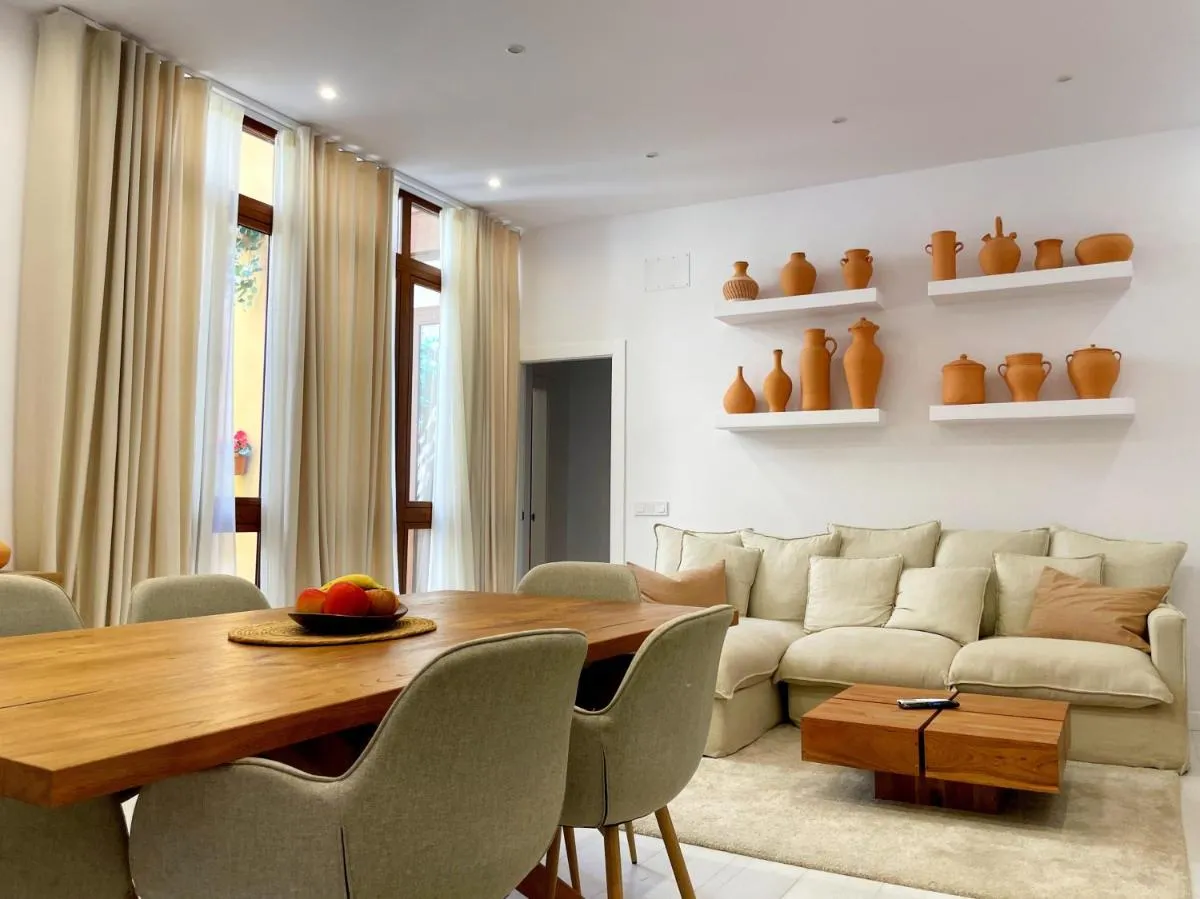 Image 2 of Piso familiar con tres habitaciones en La Goleta