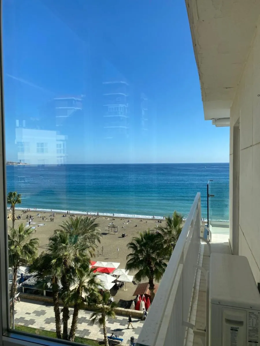 Image 3 of Playa Malagueta Vistas frontal al mar con dos dormitorios