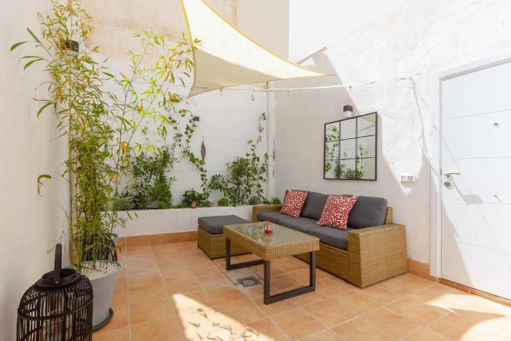 Image of Precioso apartamento con patio y dos habitaciones en el barrio de Picasso