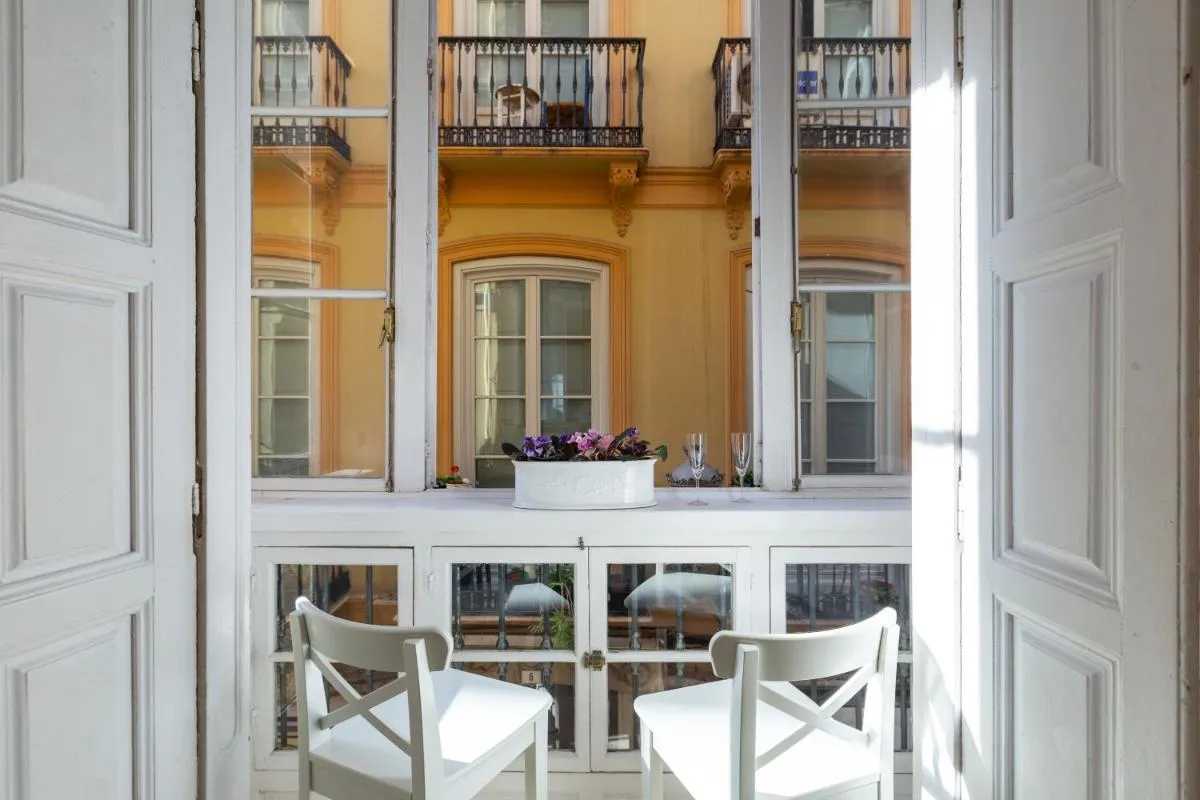 Image 5 of Puerta de Larios: Central three-bedroom apartment with balconies and patio