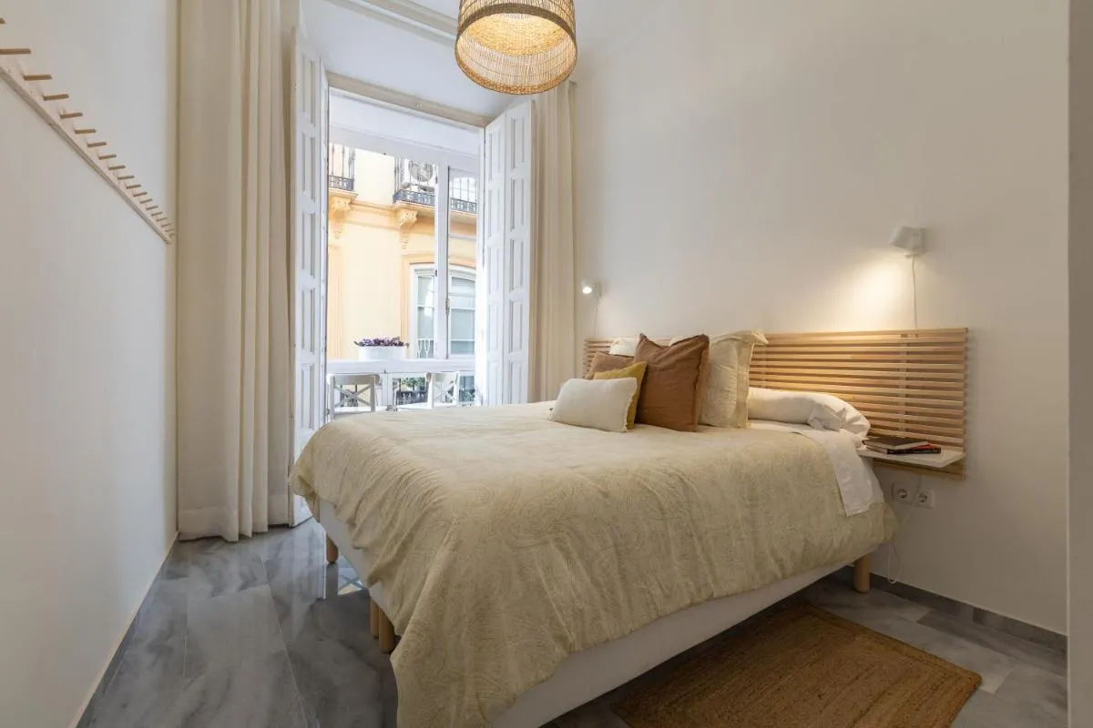 Image 6 of Puerta de Larios: Central three-bedroom apartment with balconies and patio