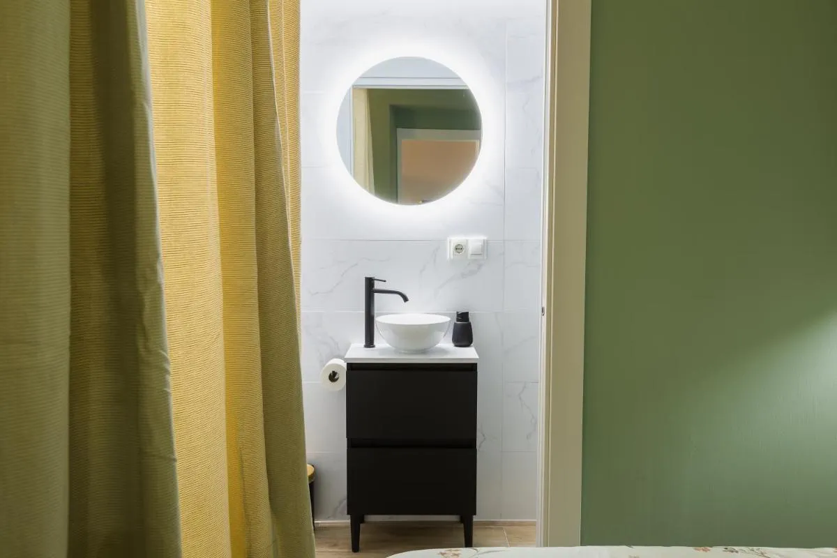 Image 5 of Quiet apartment in the center
