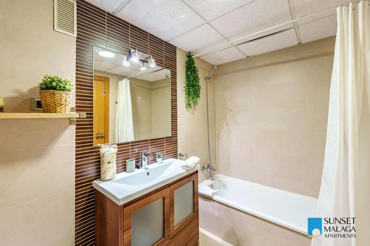 Image 3 of Sea Views & Parking – SOHO Cozy Apartment