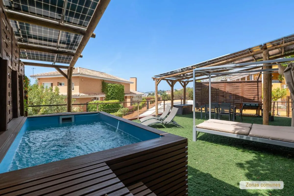 Image 3 of Sea view with shared terrace