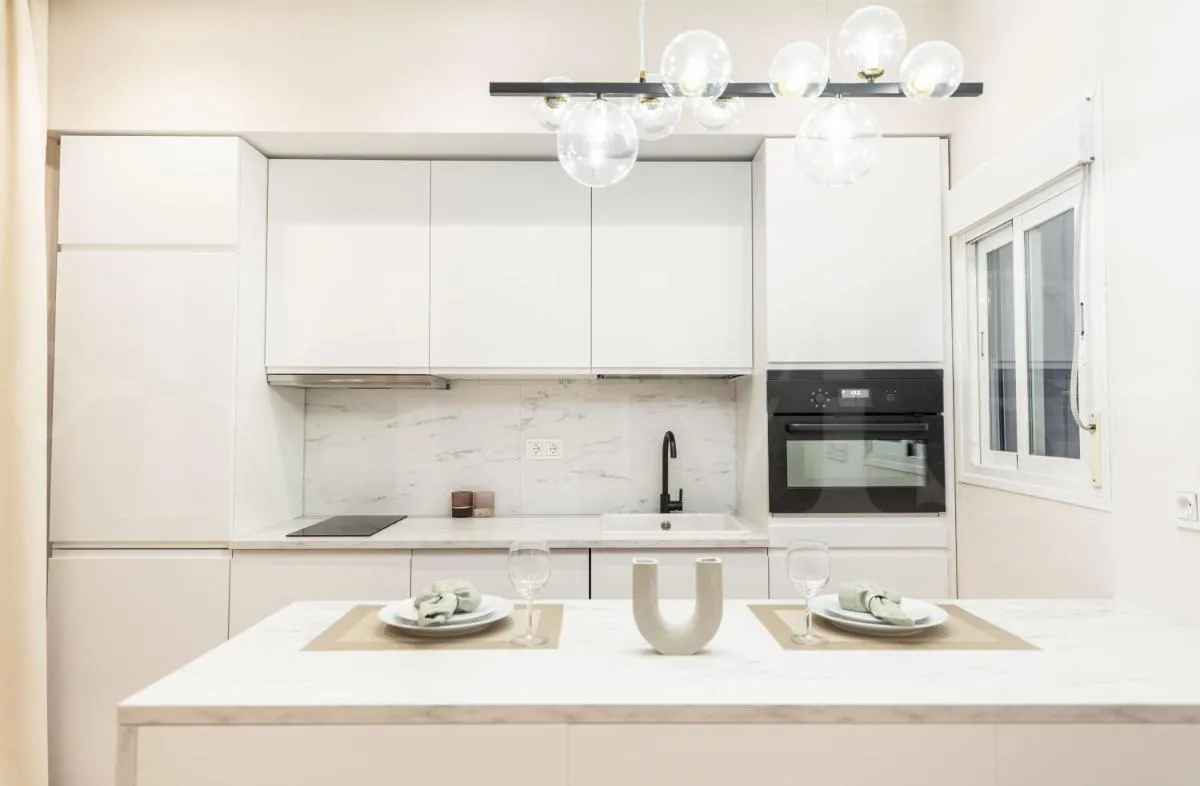 Image 1 of Sophisticated apartment with balcony & city views by REMS