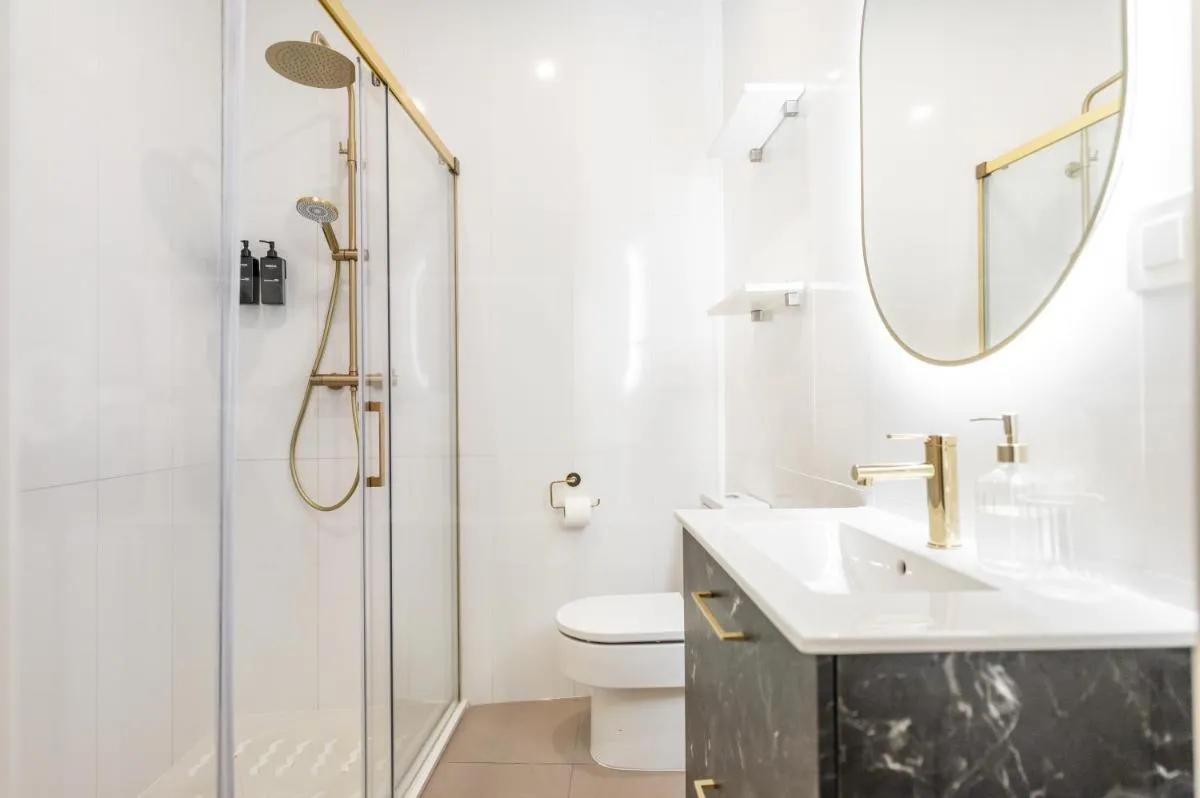 Image 4 of Sophisticated modern apartment Center by REMS