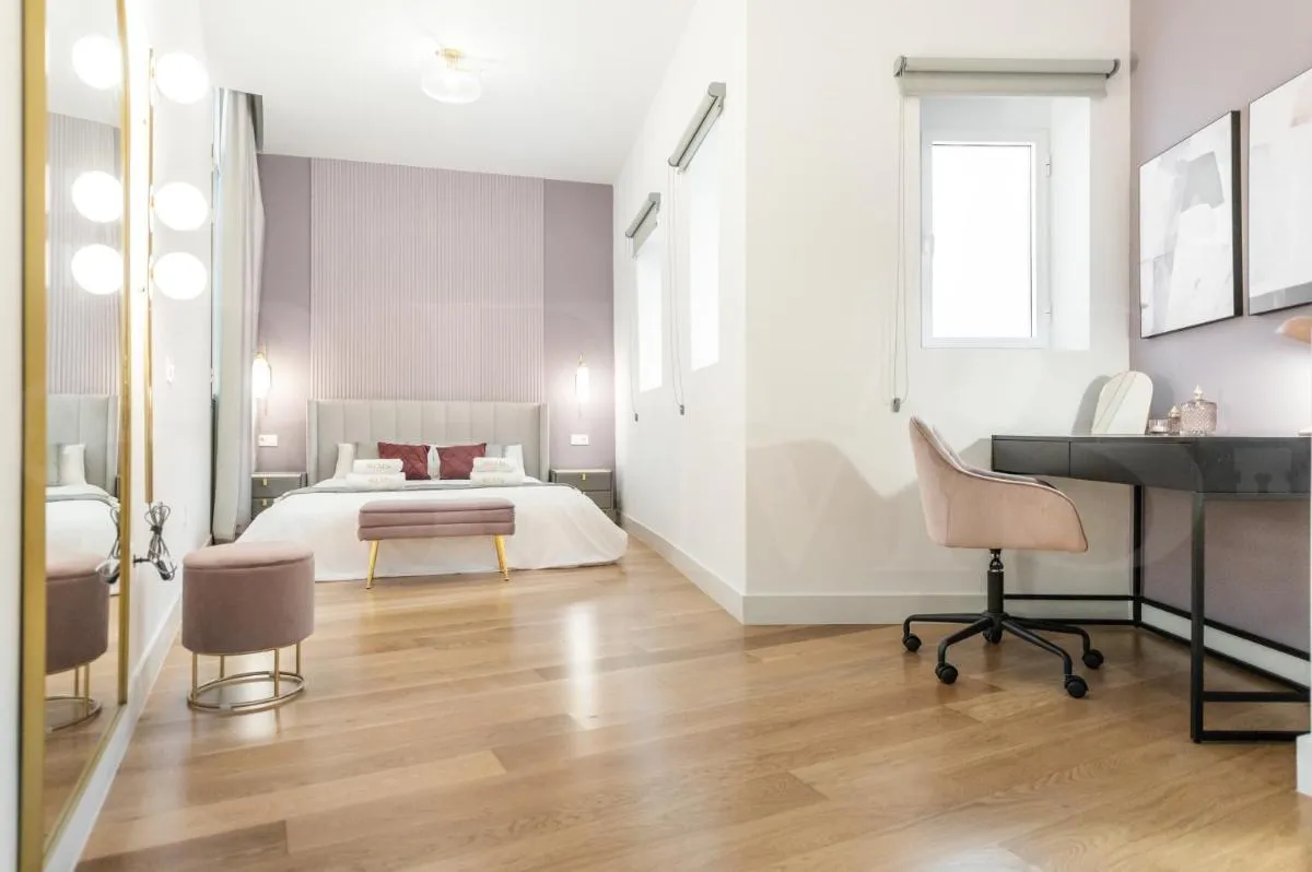 Image 3 of Sophisticated modern apartment Center by REMS