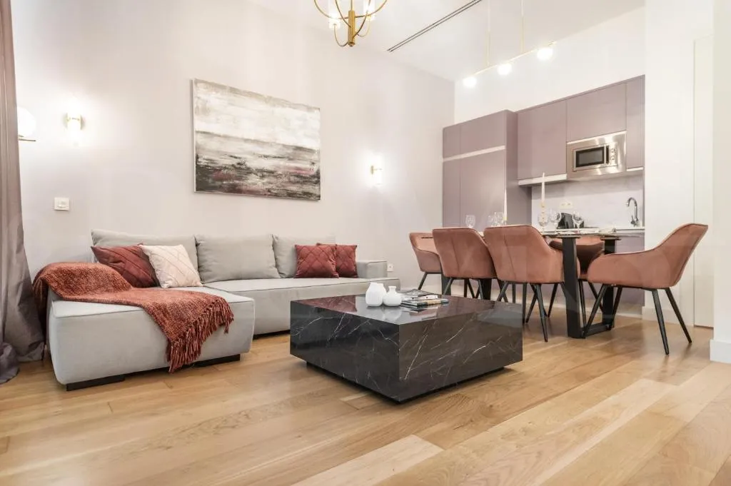 Image of Sophisticated modern apartment Center by REMS