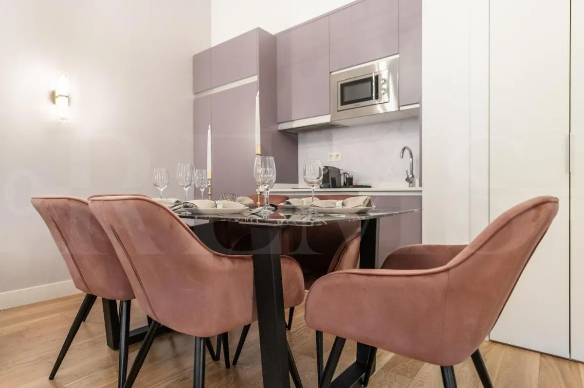 Image 6 of Sophisticated modern apartment Center by REMS
