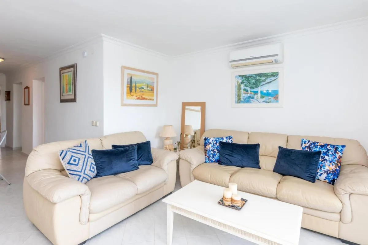 Image 3 of Spacious 3BR in Miraflores near all amenities