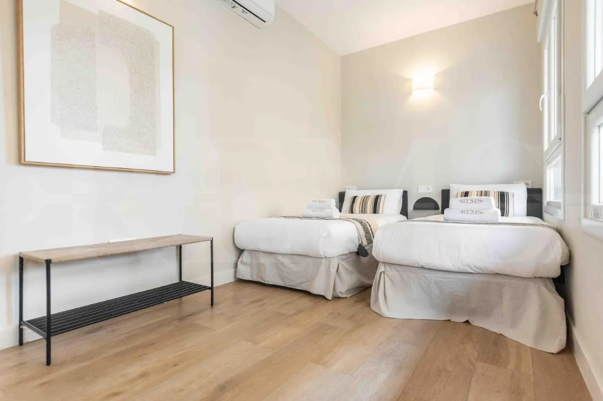 Image 3 of Spacious 3 Bedroom Apartment by REMS
