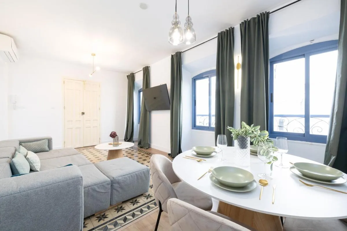 Image 3 of Spacious & Bright -1Bedroom-Terrace-Center