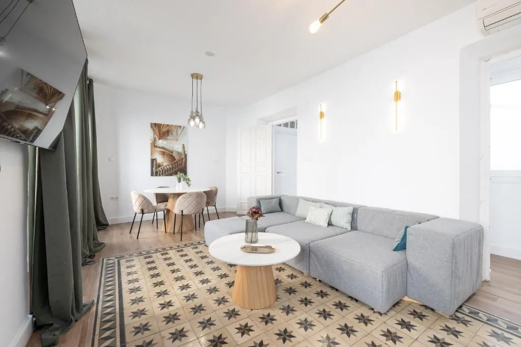 Image of Spacious & Bright -1Bedroom-Terrace-Center