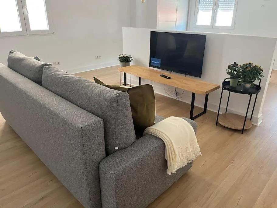 Image 5 of Spacious Loft, Parking Free M