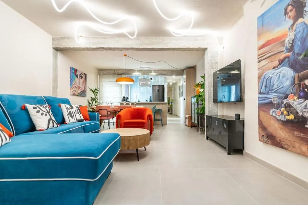 Image of Stylish apartment with a street art touch by REMS