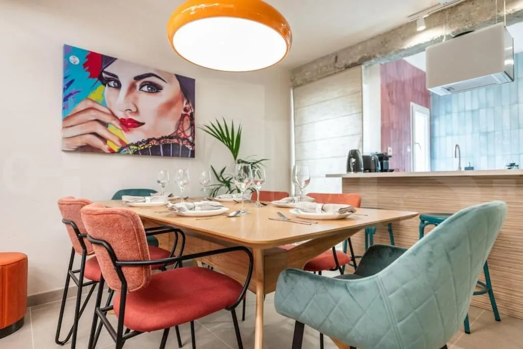 Image 6 of Stylish apartment with a street art touch by REMS