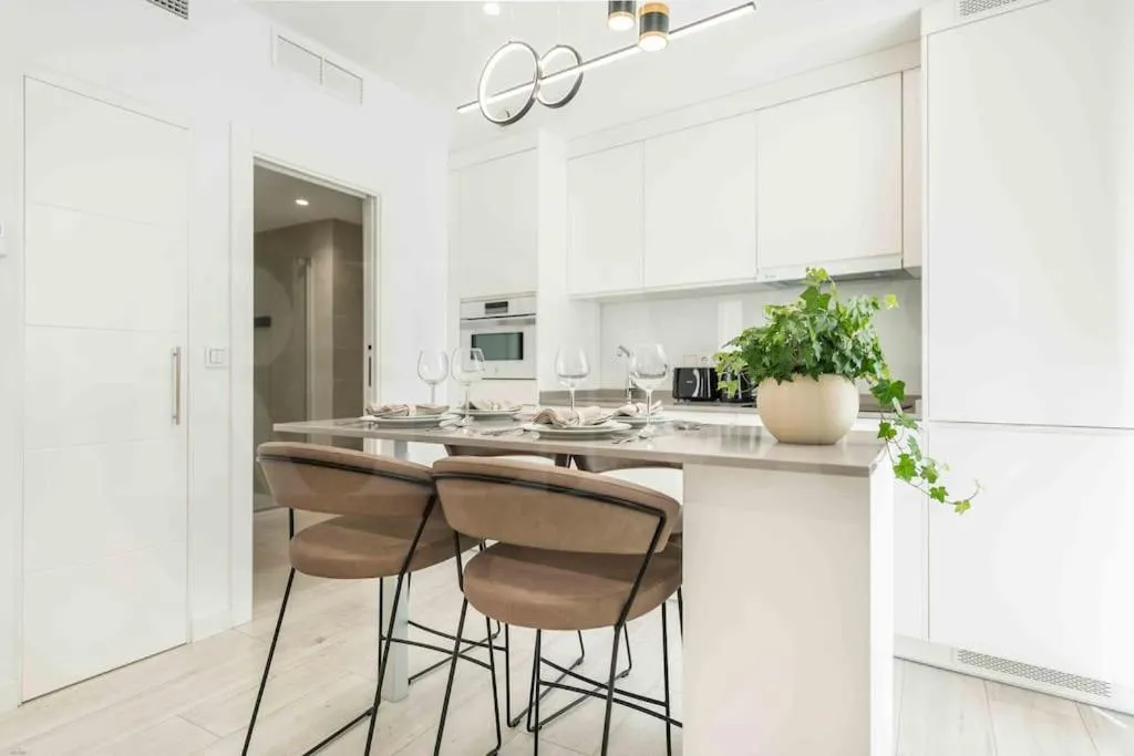 Image 1 of Tranquil & bright apartment with parking by REMS
