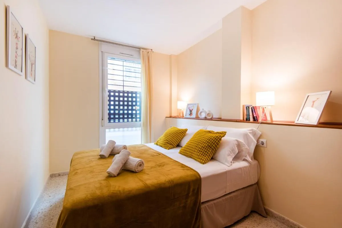 Image 4 of VICTORIA SQUARE- CENTER Apartment