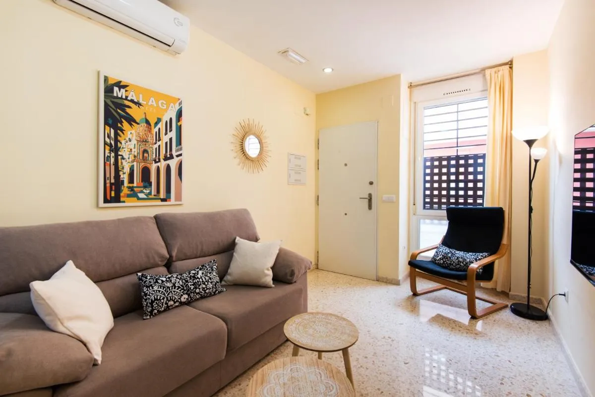Image 2 of VICTORIA SQUARE- CENTER Apartment