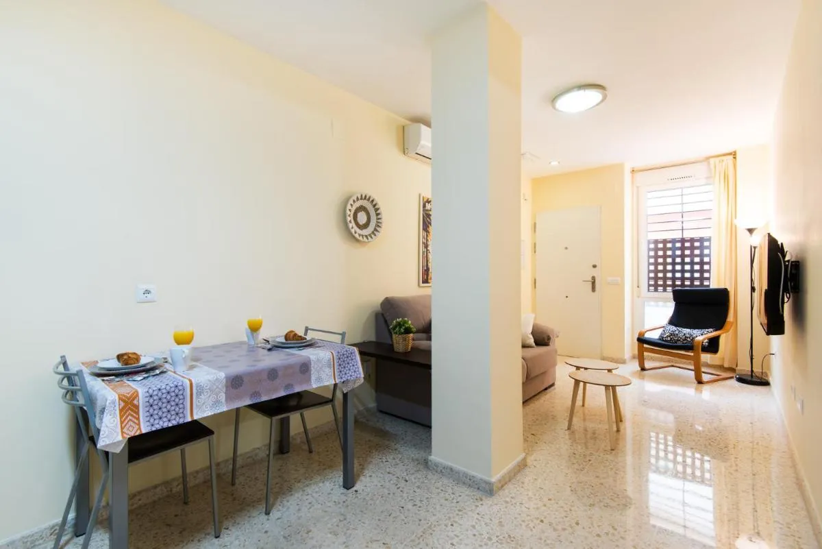 Image 3 of VICTORIA SQUARE- CENTER Apartment