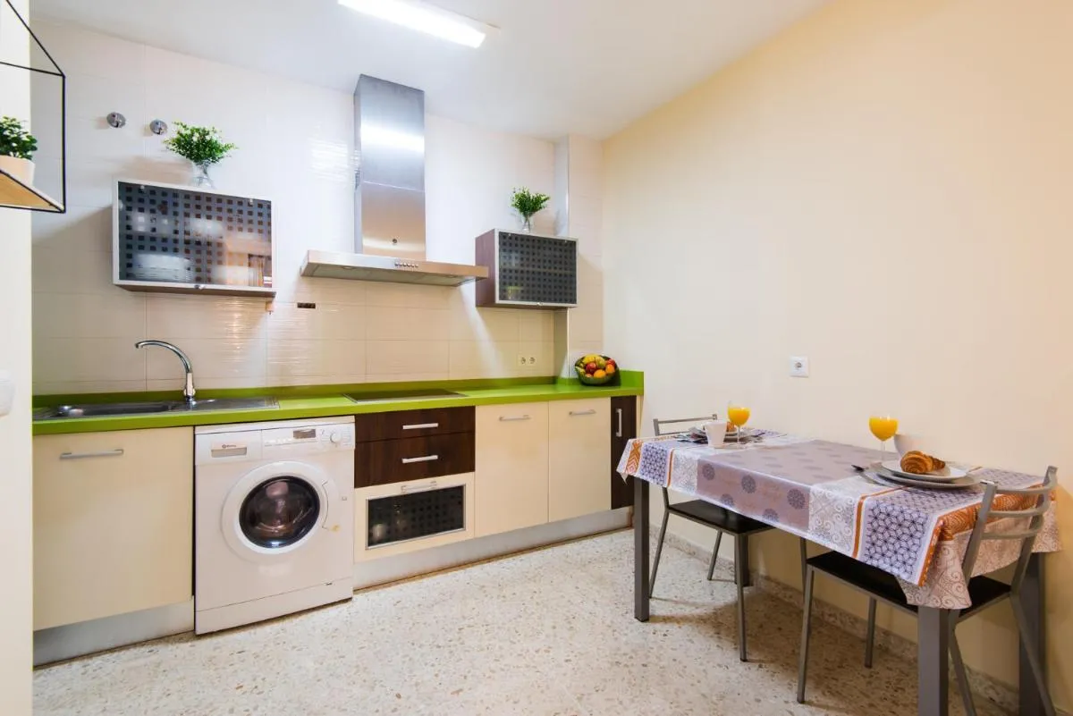 Image 6 of VICTORIA SQUARE- CENTER Apartment