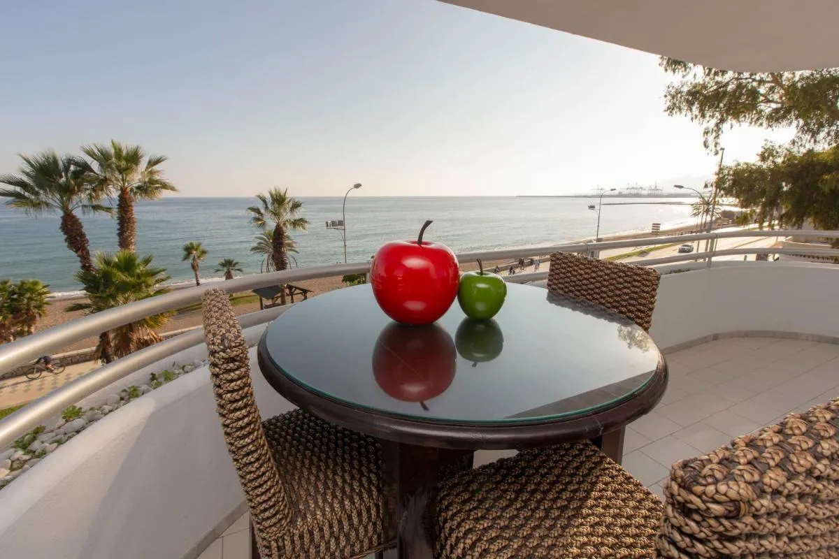 Image 2 of Villa Venecia, Apartamento de Lujo en 1º línea de playa + parking
