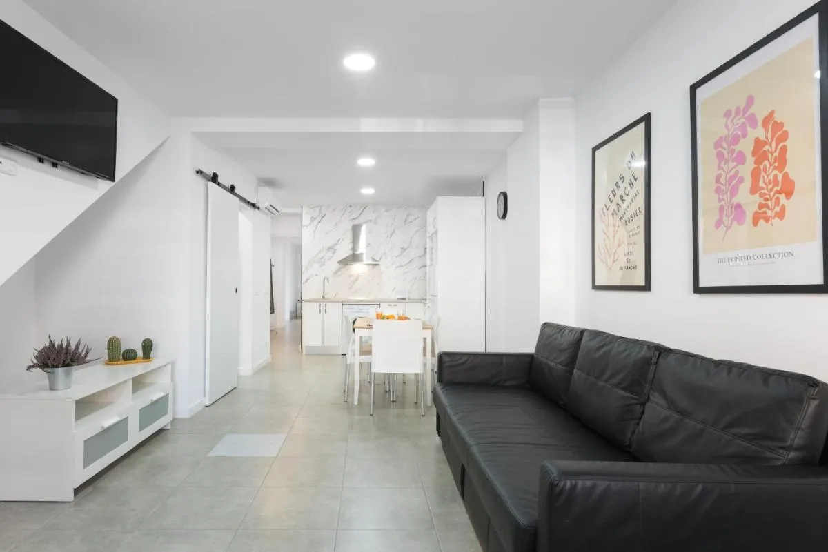 Image 1 of WintowinRentals Altamira Suites Bajo