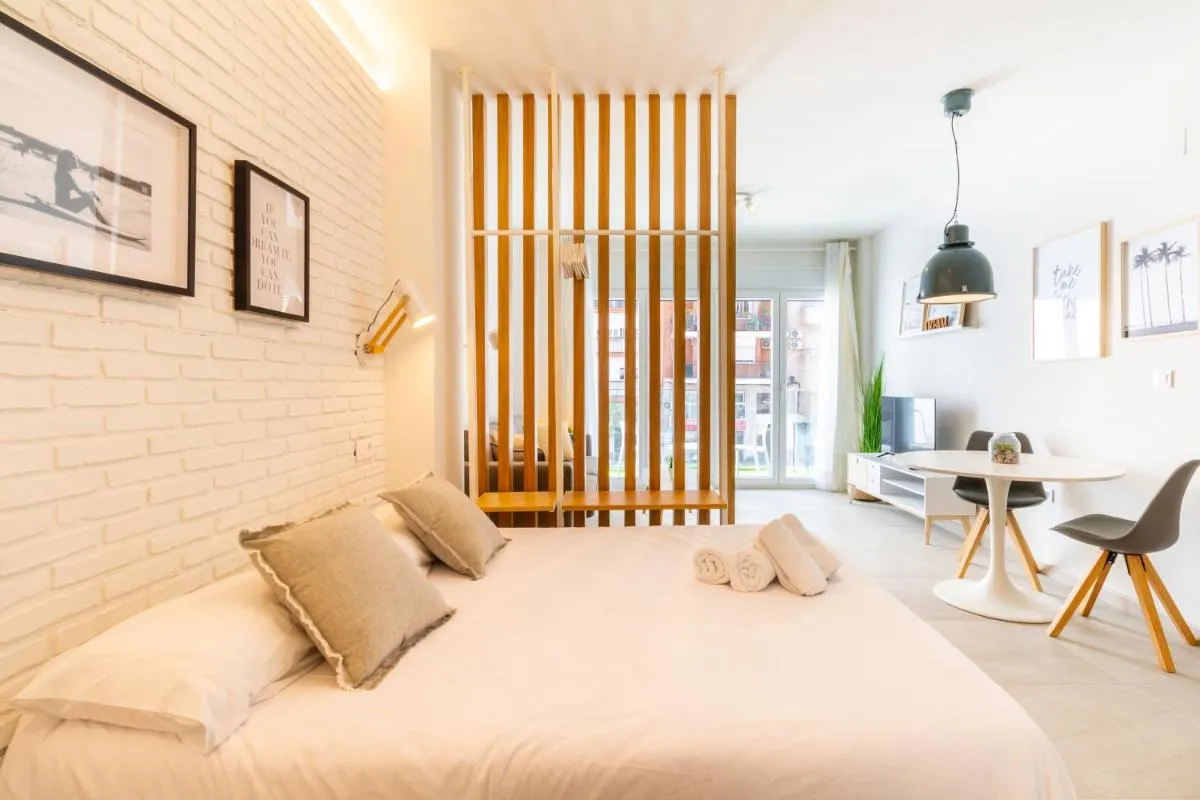 Image 1 of WintowinRentals Apartamento sostoa 156