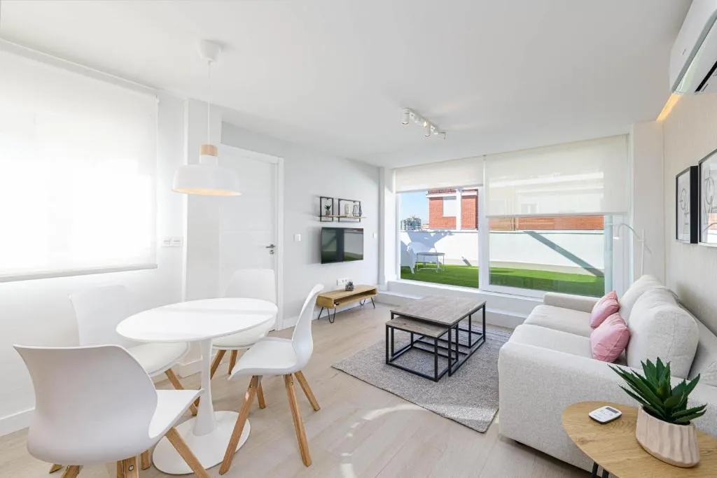Image of WintowinRentals Exclusivo ático cerca de la playa.