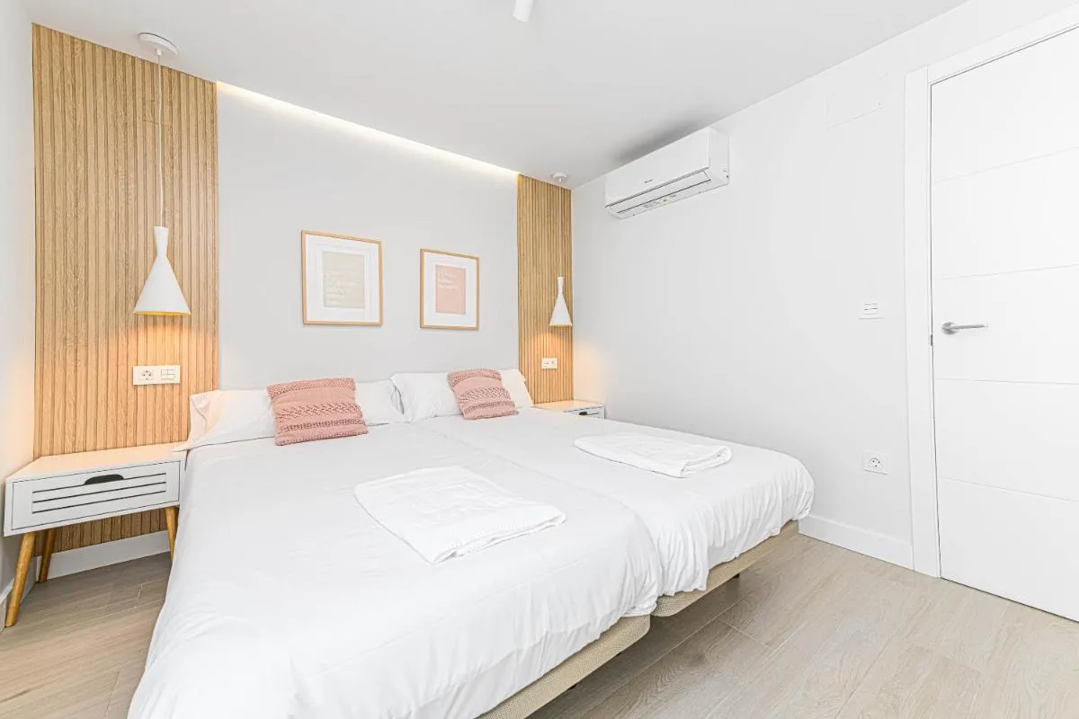 Image 2 of WintowinRentals Exclusivo ático cerca de la playa.