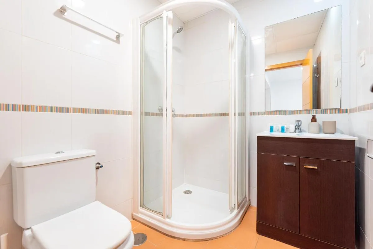 Image 4 of WintowinRentals Superb New-look Apartment