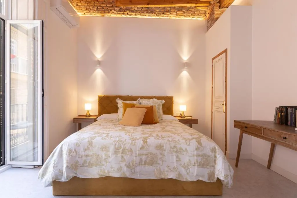Image of Wonderful apartment with three bedrooms and two bathrooms in the center