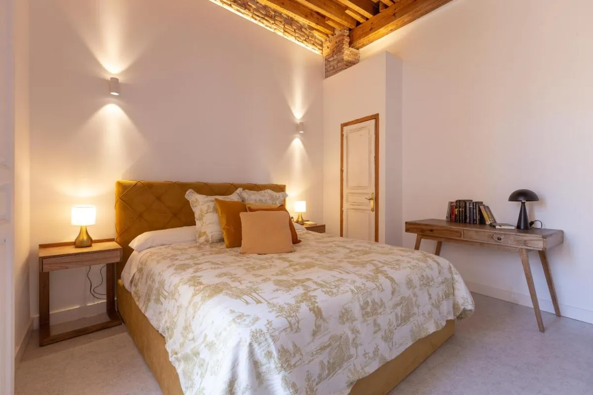 Image 4 of Wonderful apartment with three bedrooms and two bathrooms in the center