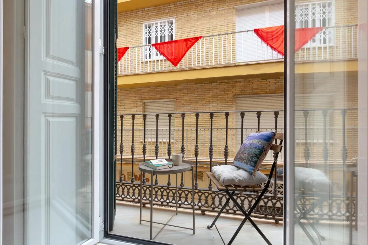 Image 2 of Wonderful apartment with three bedrooms and two bathrooms in the center